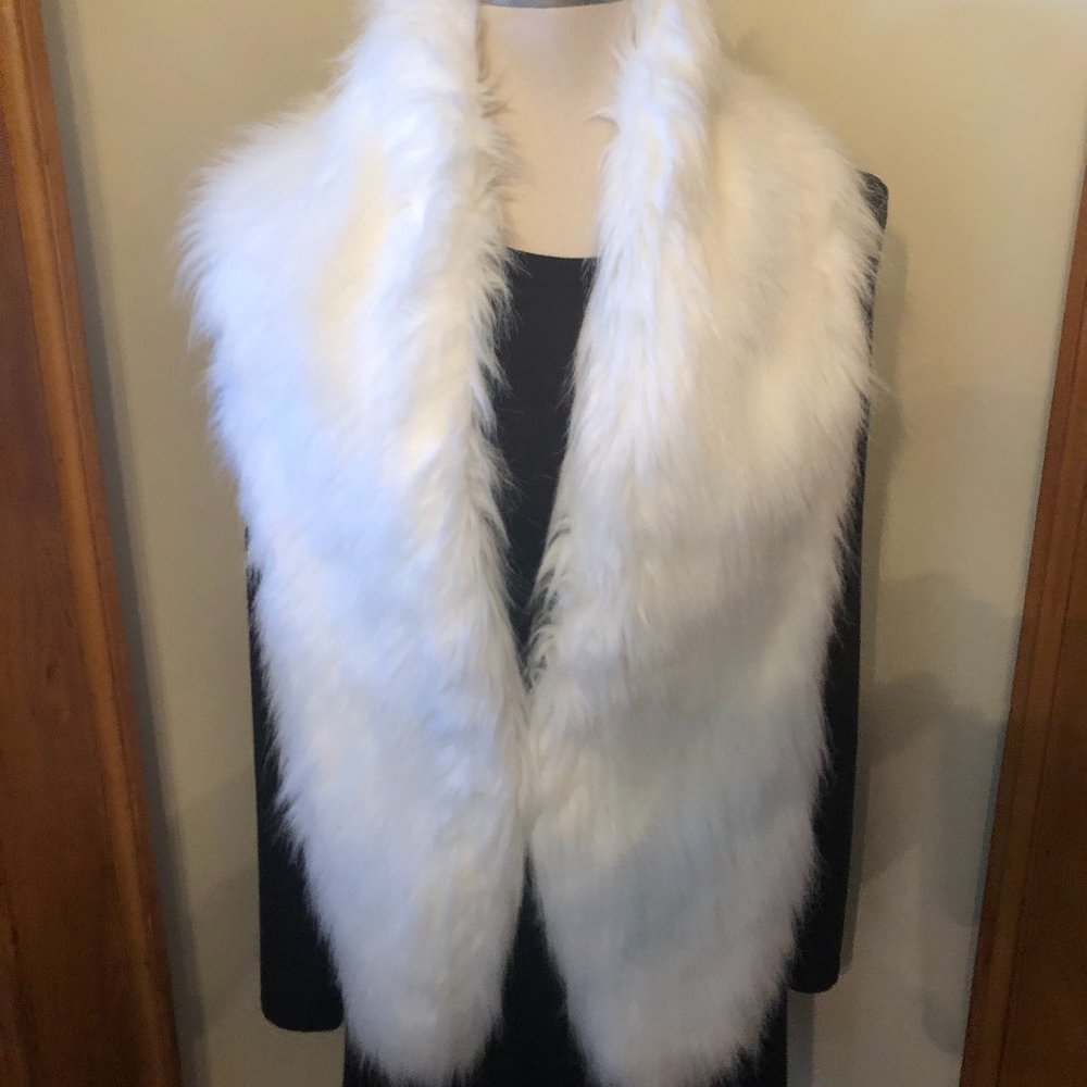 Faux Fur White Boa/Wrap/Scarf 80% Spun Faux Fur, White Poly Lining, New w/o tags